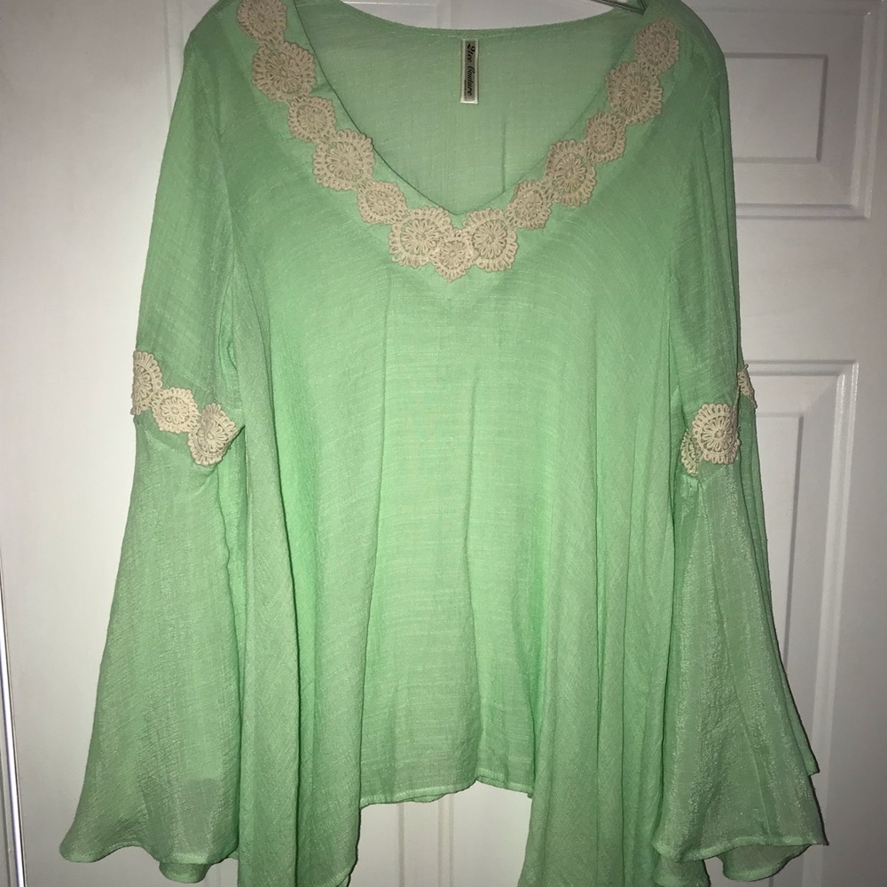2tee Couture Bell Sleeve Top